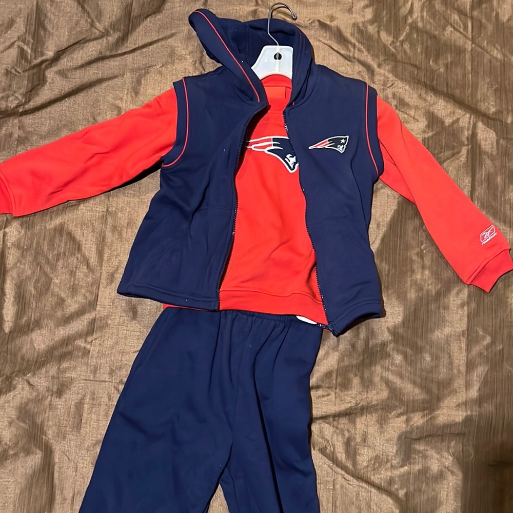Boys Large New England Patriots Sweatshirt, Sweatpant, and Hooded Vest Combo